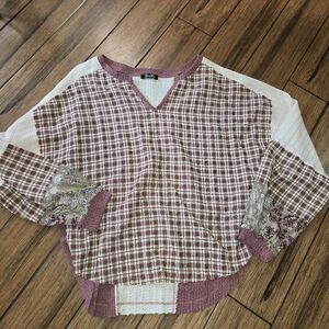 Miss Me Bucklr Plaid V-Neck Women's Top - Pink and Cream Large. New